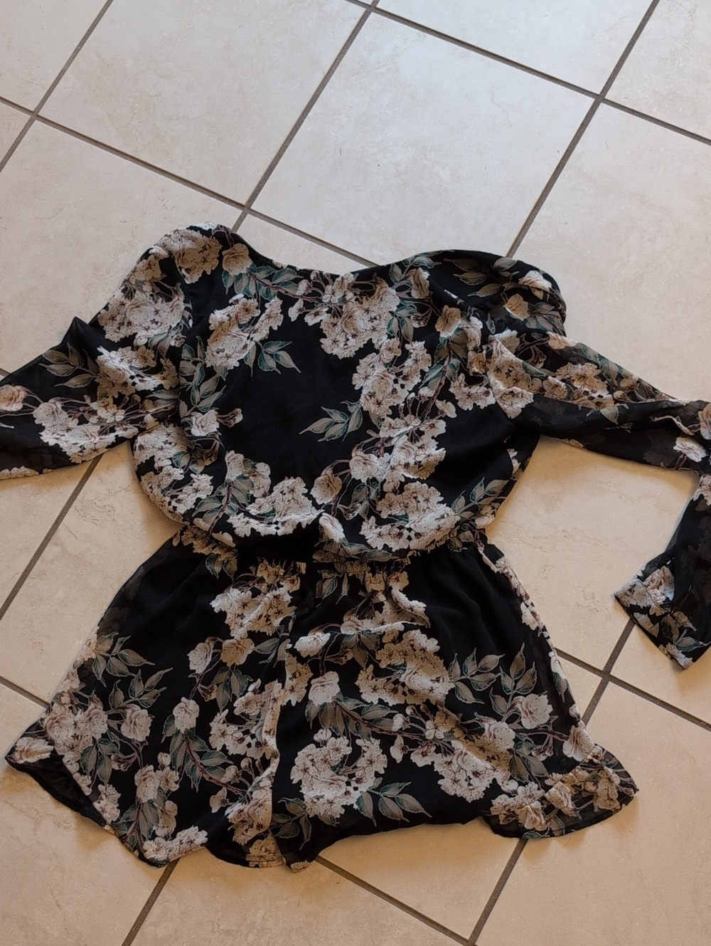 ASTR Romper Floral Print Long Sleeve Black White Size M - Picture 3 of 10